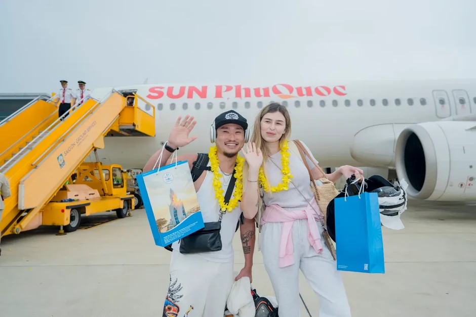 Khánh Hòa đón chuyến bay thẳng từ Phú Quốc: Khẳng định vị thế cửa ngõ du lịch Nam Trung Bộ Khánh Hòa đón chuyến bay thẳng từ Phú Quốc: Khẳng định vị thế cửa ngõ du lịch Nam Trung Bộ