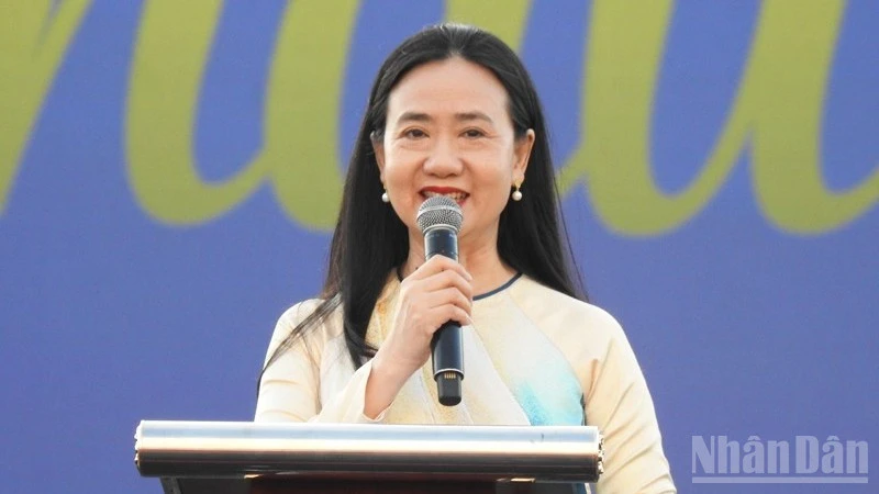 Khánh Hòa: Hơn 2.000 phụ nữ diễu hành trong Lễ hội “Áo dài sắc màu của Biển”