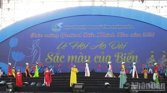 Khánh Hòa: Hơn 2.000 phụ nữ diễu hành trong Lễ hội “Áo dài sắc màu của Biển”
