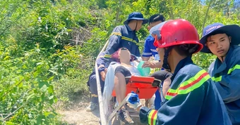 Kịp thời cứu nữ du khách Úc kiệt sức khi leo núi Cô Tiên Nha Trang