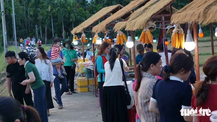 Làm du lịch đúng cách, ngôi làng ở Quảng Ngãi đón cả ngàn du khách ghé chơi dịp lễ Làm du lịch đúng cách, ngôi làng ở Quảng Ngãi đón cả ngàn du khách ghé chơi dịp lễ