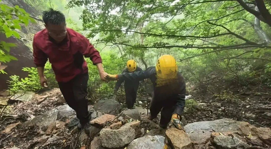 Lạc 35 giờ trên núi: Nghe thấy cứu hộ gọi, không dám trả lời vì kiêng kỵ Lạc 35 giờ trên núi: Nghe thấy cứu hộ gọi, không dám trả lời vì kiêng kỵ
