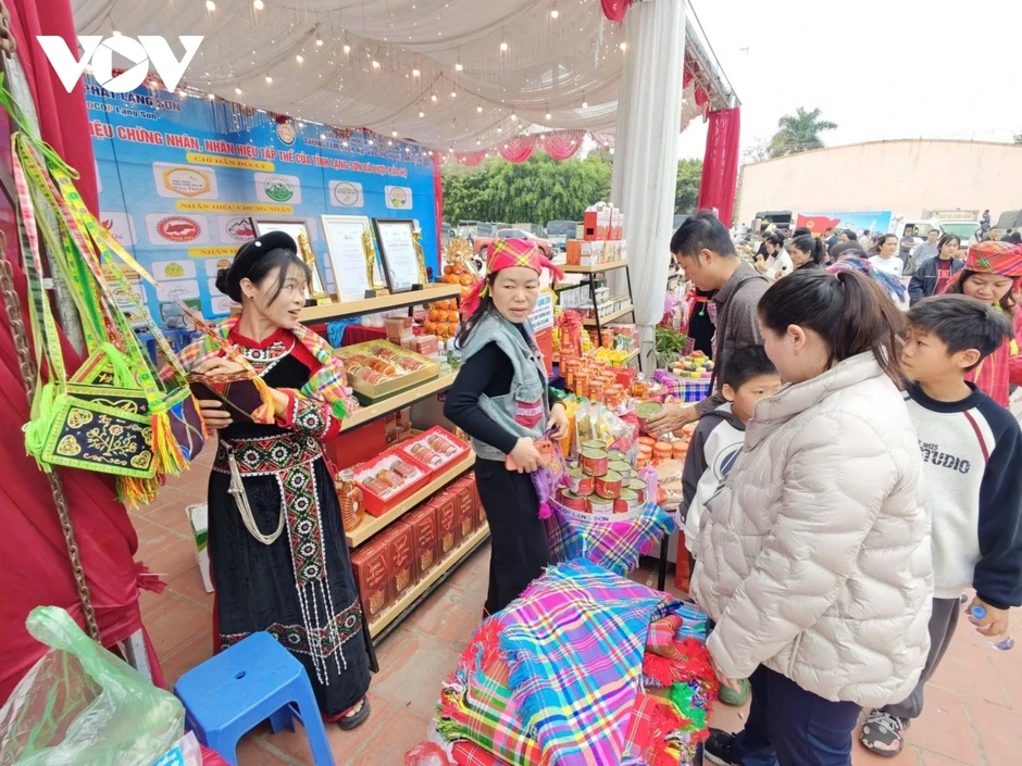 Lạng Sơn đón hơn 1 triệu lượt khách dịp lễ hội đền Kỳ Cùng - Tả Phủ năm 2026