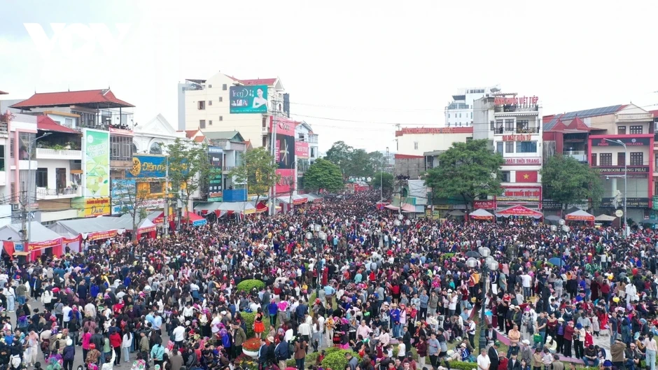 Lạng Sơn đón hơn 1 triệu lượt khách dịp lễ hội đền Kỳ Cùng - Tả Phủ năm 2026