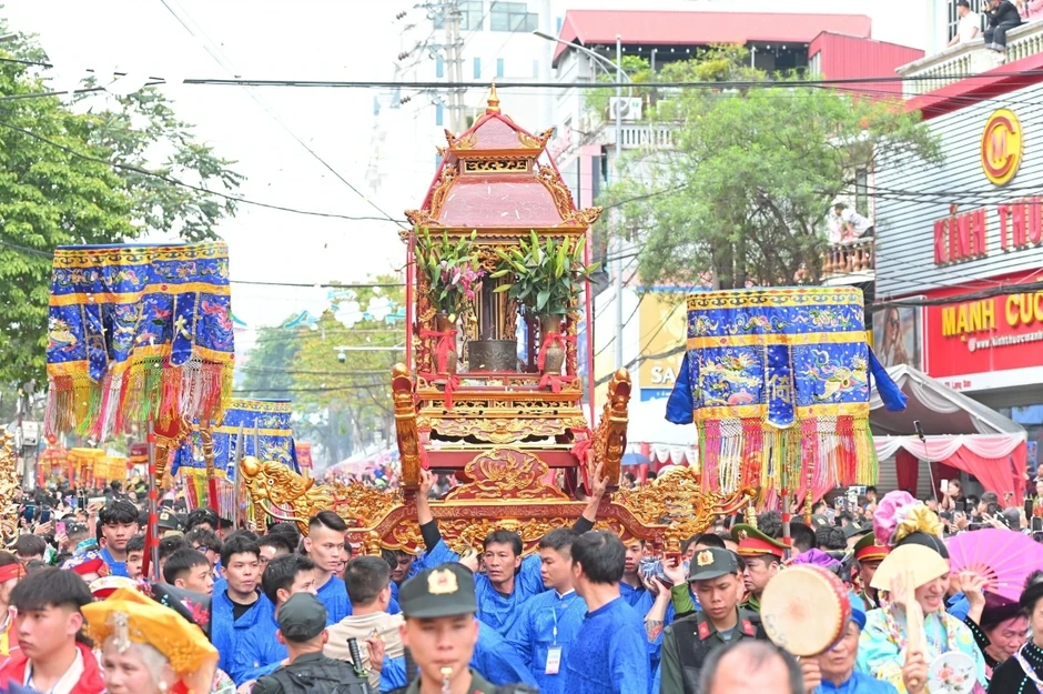 Lạng Sơn đón hơn 1 triệu lượt khách dịp lễ hội đền Kỳ Cùng - Tả Phủ năm 2026