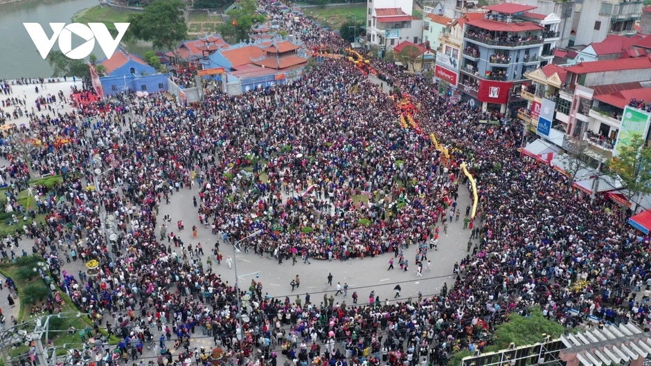 Lạng Sơn đón hơn 1 triệu lượt khách dịp lễ hội đền Kỳ Cùng - Tả Phủ năm 2026