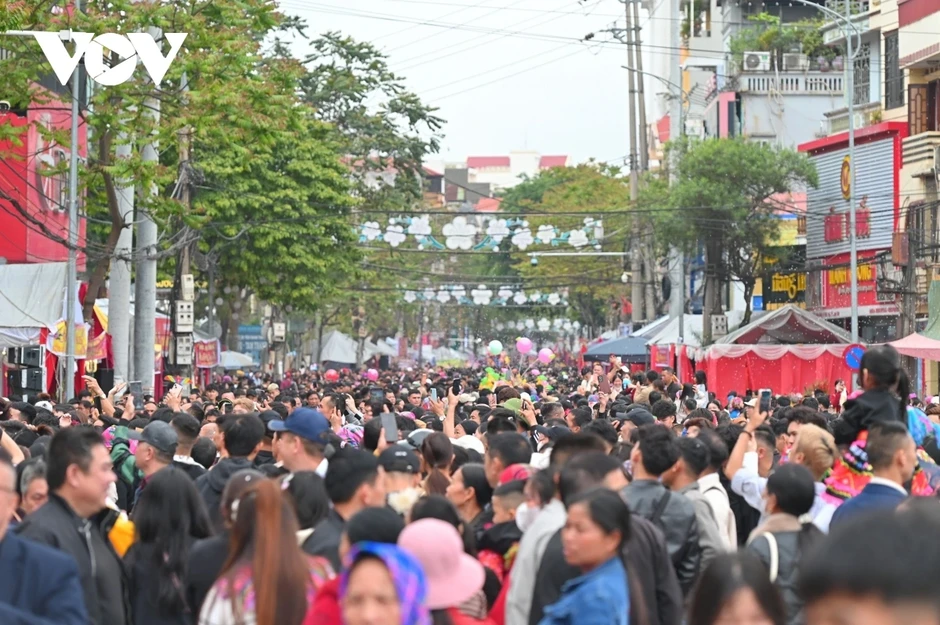 Lạng Sơn đón hơn 1 triệu lượt khách dịp lễ hội đền Kỳ Cùng - Tả Phủ năm 2026