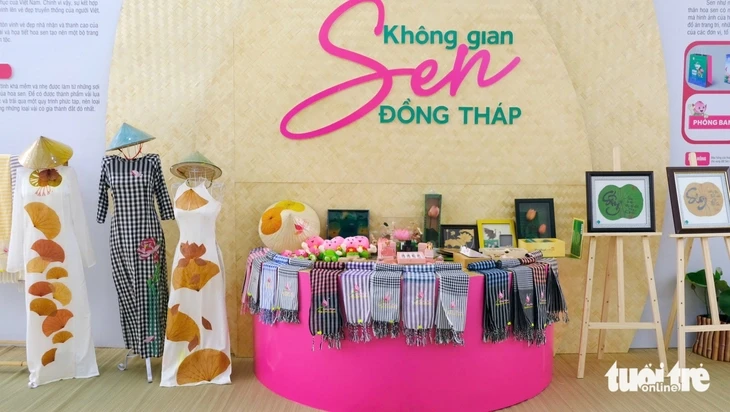 Lễ hội sen Đồng Tháp lần thứ 3: Về nghe sen kể chuyện Lễ hội sen Đồng Tháp lần thứ 3: Về nghe sen kể chuyện