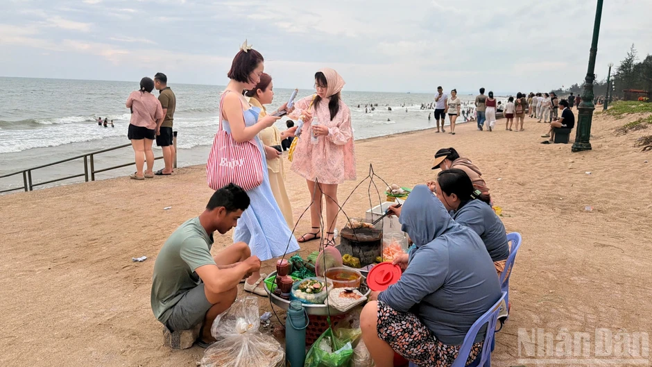 Lễ hội thả diều tại Lâm Đồng thu hút nhiều du khách trong dịp lễ 30/4-1/5 Lễ hội thả diều tại Lâm Đồng thu hút nhiều du khách trong dịp lễ 30/4-1/5