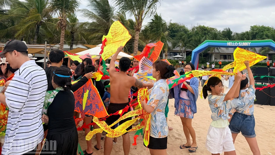 Lễ hội thả diều tại Lâm Đồng thu hút nhiều du khách trong dịp lễ 30/4-1/5 Lễ hội thả diều tại Lâm Đồng thu hút nhiều du khách trong dịp lễ 30/4-1/5
