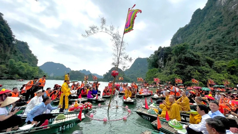 Lễ hội Tràng An 2026: Lan tỏa “mạch nguồn linh khí”, gợi nhắc về trách nhiệm của con người Lễ hội Tràng An 2026: Lan tỏa “mạch nguồn linh khí”, gợi nhắc về trách nhiệm của con người
