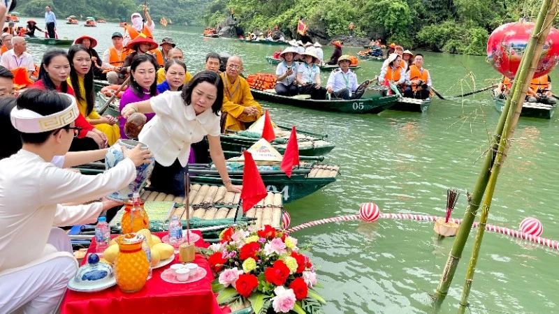 Lễ hội Tràng An 2026: Lan tỏa “mạch nguồn linh khí”, gợi nhắc về trách nhiệm của con người Lễ hội Tràng An 2026: Lan tỏa “mạch nguồn linh khí”, gợi nhắc về trách nhiệm của con người