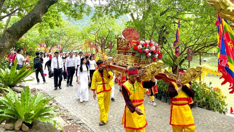 Lễ hội Tràng An 2026: Lan tỏa “mạch nguồn linh khí”, gợi nhắc về trách nhiệm của con người Lễ hội Tràng An 2026: Lan tỏa “mạch nguồn linh khí”, gợi nhắc về trách nhiệm của con người