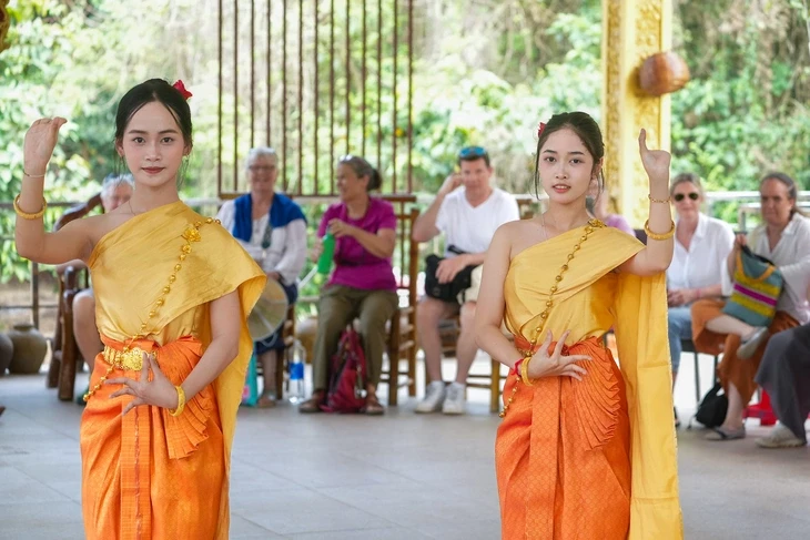 Loạt điểm đến miệt vườn, làng nghề khó bỏ qua khi về Vĩnh Long Loạt điểm đến miệt vườn, làng nghề khó bỏ qua khi về Vĩnh Long