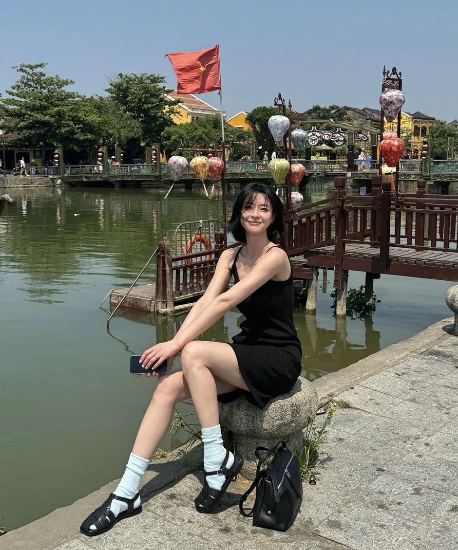 Loạt sao Hàn, Thái ồ ạt đến Việt Nam dịp lễ: Ăn bún bò, tắm biển Phú Quốc Loạt sao Hàn, Thái ồ ạt đến Việt Nam dịp lễ: Ăn bún bò, tắm biển Phú Quốc