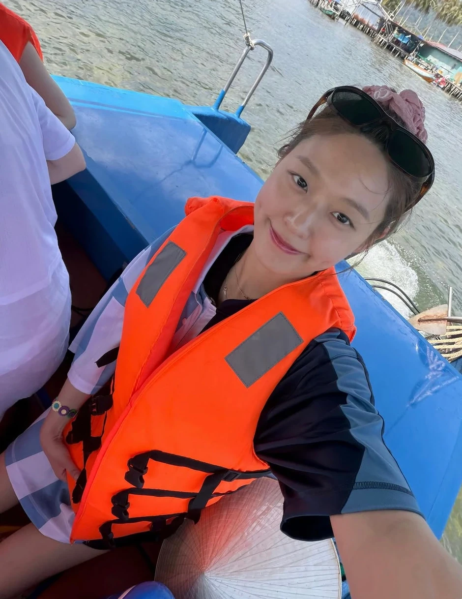 Loạt sao Hàn, Thái ồ ạt đến Việt Nam dịp lễ: Ăn bún bò, tắm biển Phú Quốc Loạt sao Hàn, Thái ồ ạt đến Việt Nam dịp lễ: Ăn bún bò, tắm biển Phú Quốc