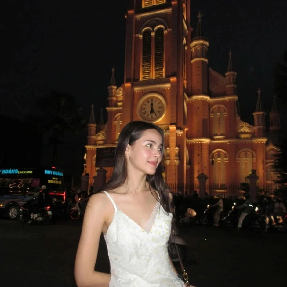 Loạt sao Hàn, Thái ồ ạt đến Việt Nam dịp lễ: Ăn bún bò, tắm biển Phú Quốc Loạt sao Hàn, Thái ồ ạt đến Việt Nam dịp lễ: Ăn bún bò, tắm biển Phú Quốc