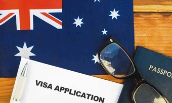Lời hứa 'bao đậu visa' cho khách Việt có đáng tin?