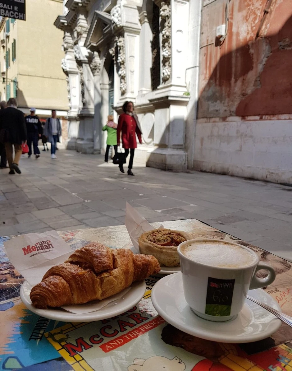Lý do người Italy không uống cappuccino sau giờ trưa Lý do người Italy không uống cappuccino sau giờ trưa