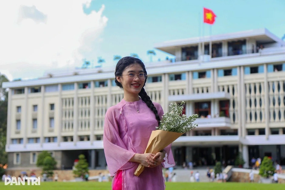 Mang máy ảnh vào Dinh Độc Lập có phải trả thêm 500.000 đồng?
