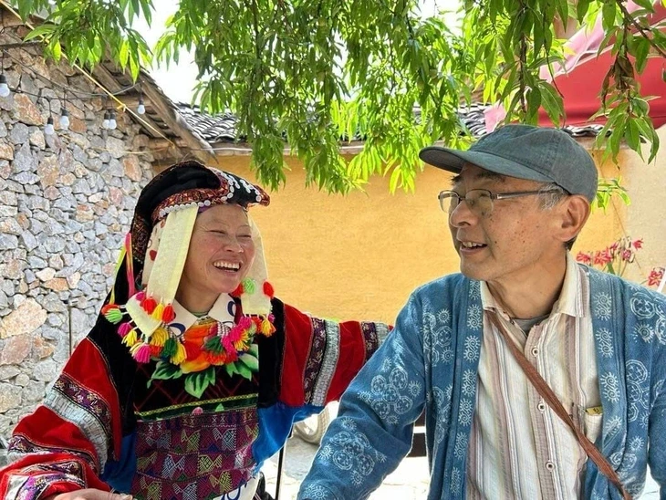 Một người Nhật tử tế đánh thức ngôi làng Lô Lô Chải