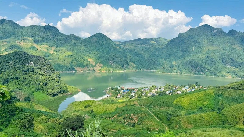 Mùa thu nơi "vịnh xanh" Tủa Thàng