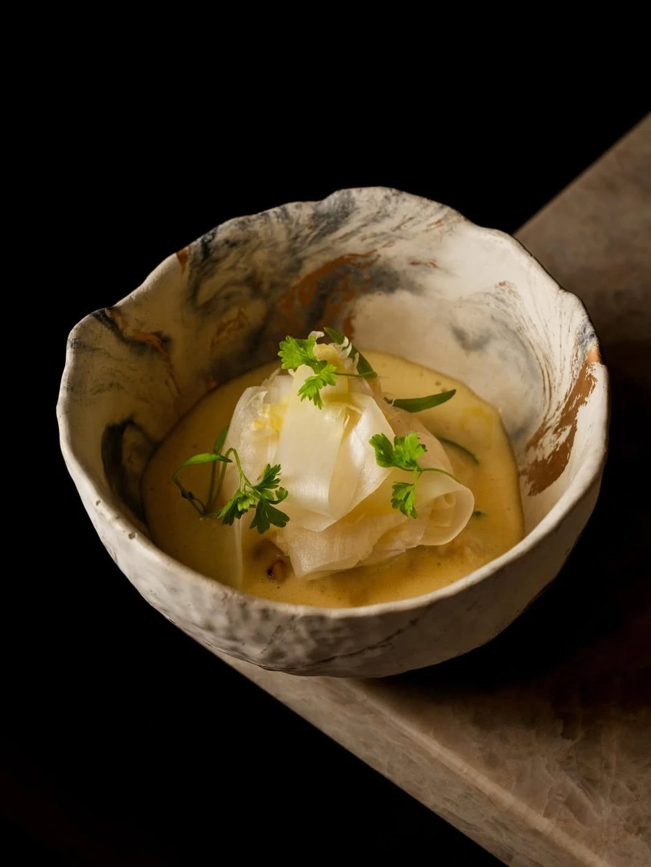 Nấu phở theo cách 'chưa từng có', nhà hàng Việt đầu tiên nhận sao Michelin ở Mỹ Nấu phở theo cách 'chưa từng có', nhà hàng Việt đầu tiên nhận sao Michelin ở Mỹ