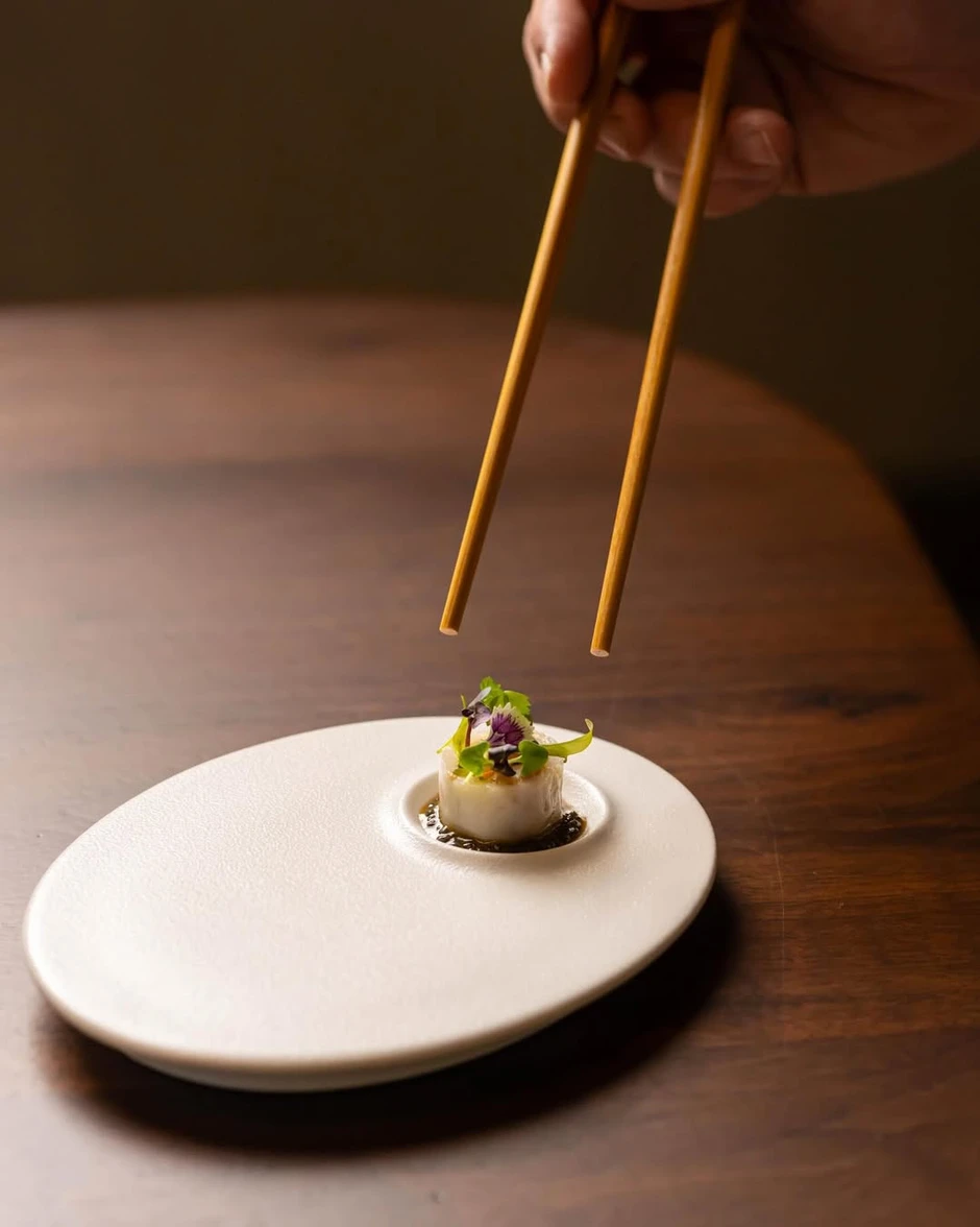 Nấu phở theo cách 'chưa từng có', nhà hàng Việt đầu tiên nhận sao Michelin ở Mỹ Nấu phở theo cách 'chưa từng có', nhà hàng Việt đầu tiên nhận sao Michelin ở Mỹ