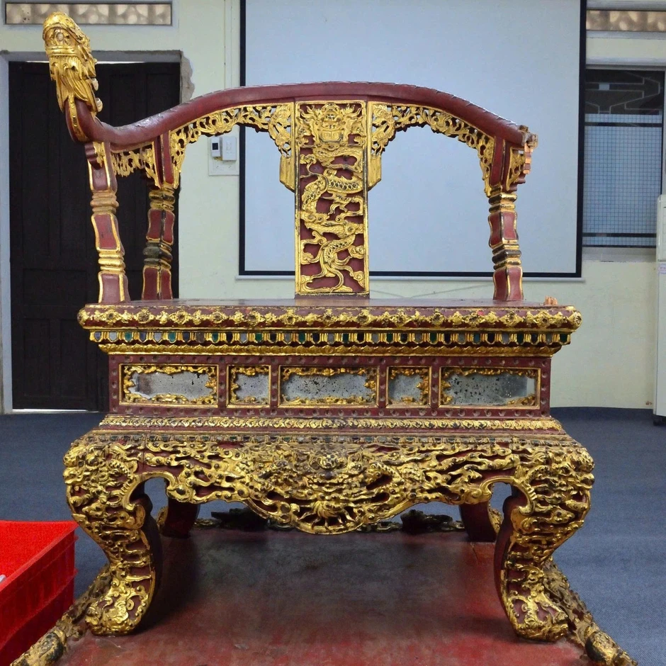 Ngai vua triều Nguyễn bị phá hoại được phục chế, trưng bày trở lại