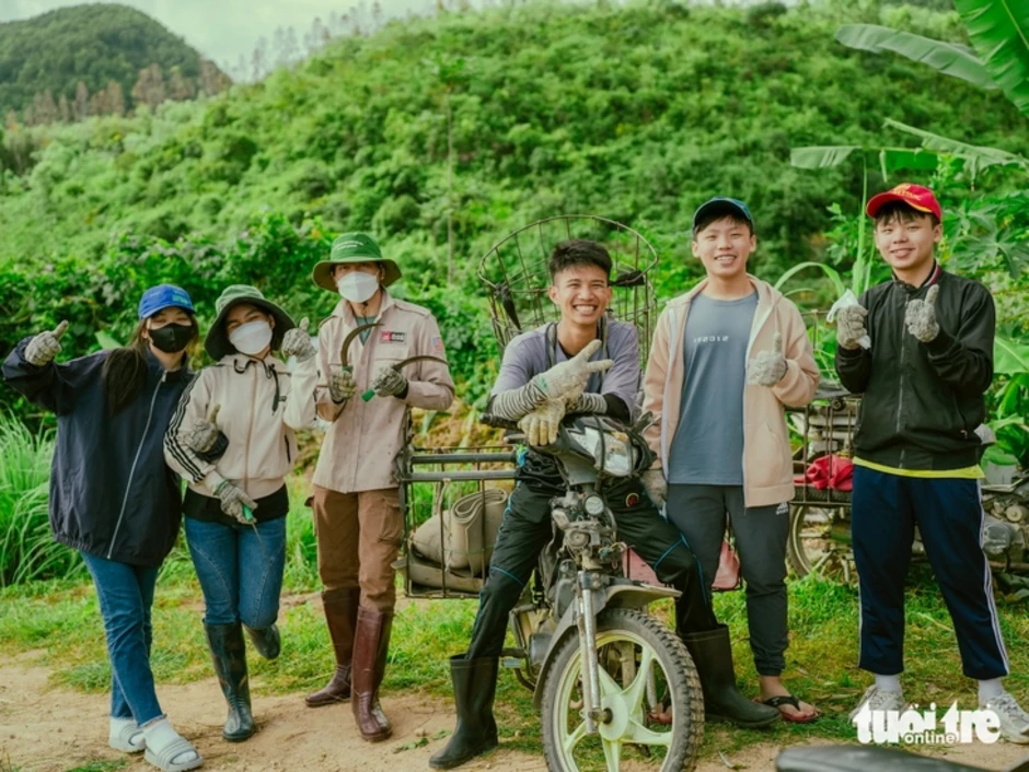 Ngắm hoàng hôn, ăn dứa no nê tại thung lũng Đồng Din