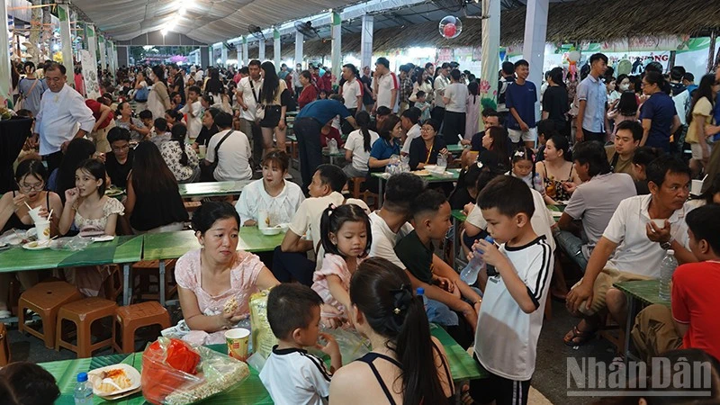 Nghe sen kể chuyện từ các món ăn Nghe sen kể chuyện từ các món ăn