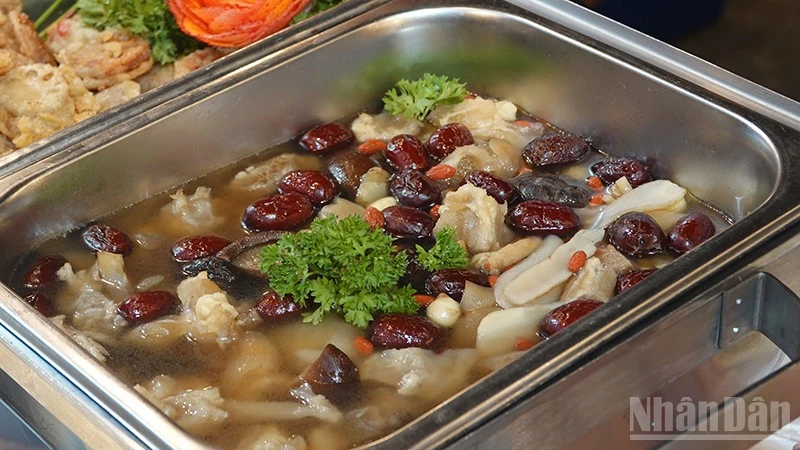 Nghe sen kể chuyện từ các món ăn Nghe sen kể chuyện từ các món ăn