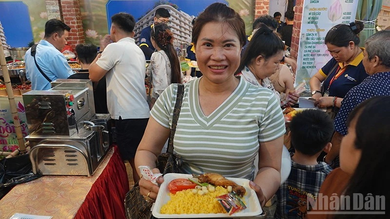 Nghe sen kể chuyện từ các món ăn Nghe sen kể chuyện từ các món ăn