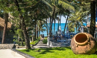 Nghỉ dưỡng sang trọng giữa thiên nhiên tại L'Azure Resort & Spa