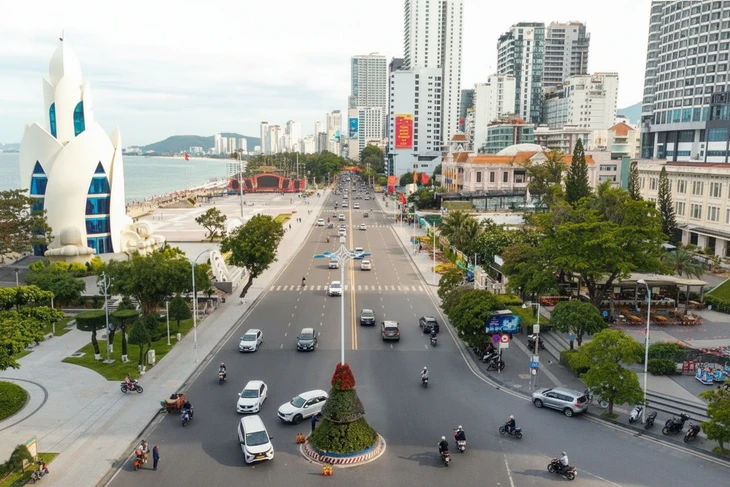 Nghiên cứu thí điểm tuyến xe buýt 2 tầng thoáng nóc hoạt động ở Nha Trang Nghiên cứu thí điểm tuyến xe buýt 2 tầng thoáng nóc hoạt động ở Nha Trang