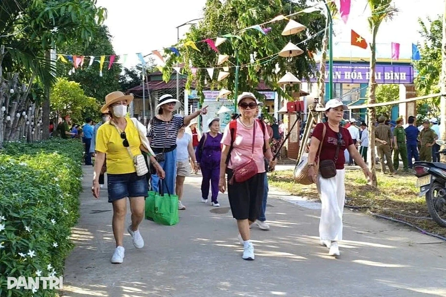 Ngôi làng đặc biệt ở miền Trung trồng trái cây Nam Bộ Ngôi làng đặc biệt ở miền Trung trồng trái cây Nam Bộ