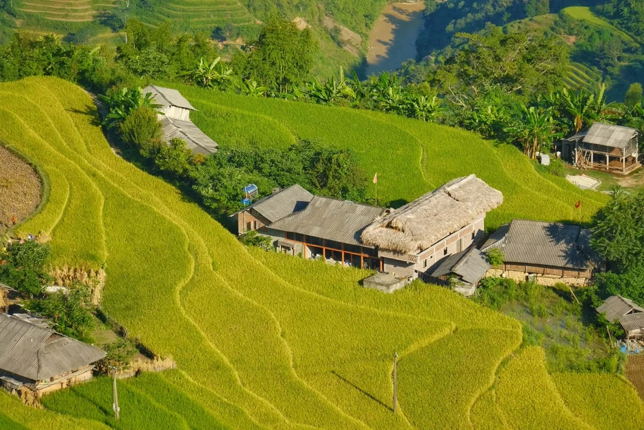 Ngôi làng mang vẻ đẹp siêu thực, như bước ra từ phim ở Hà Giang