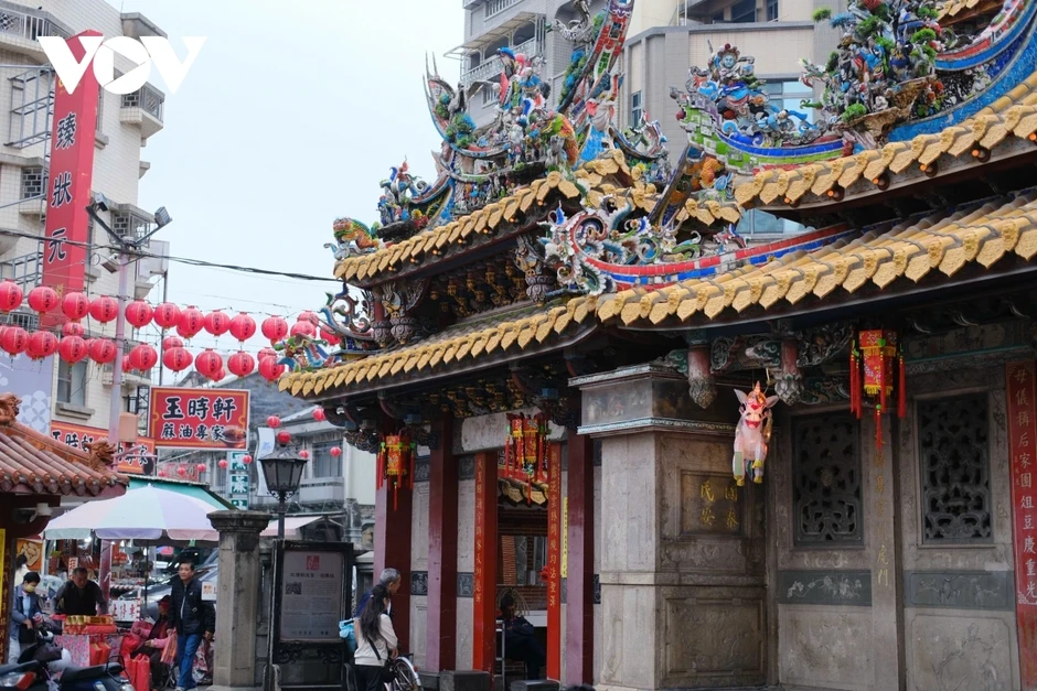 Ngôi miếu hơn ba thế kỷ ở Đài Loan với lễ rước kiệu và pháo nổ vang trời