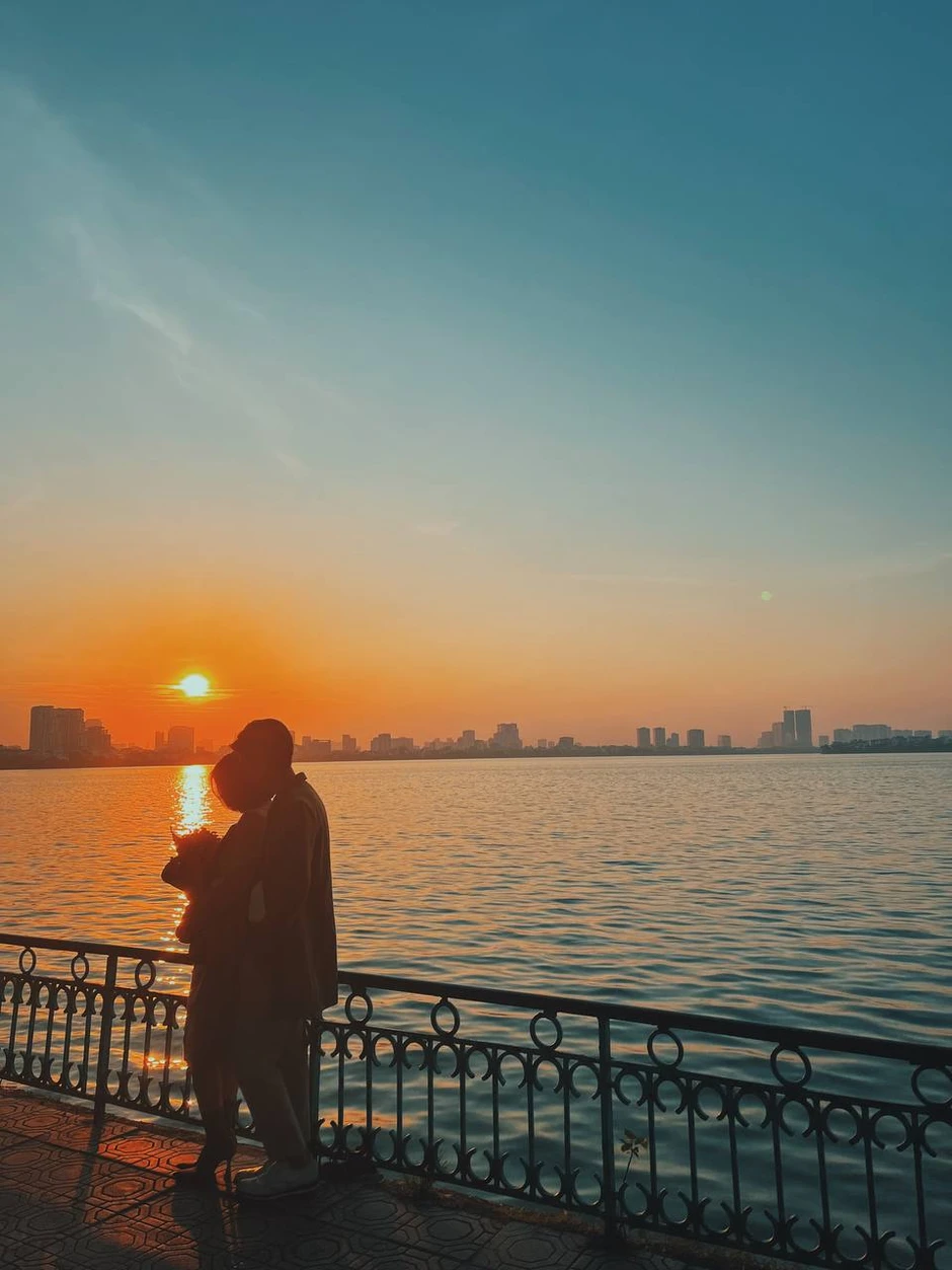 Ngôi mộ bí ẩn giữa hồ Tây: Khám phá dấu tích lịch sử giữa lòng Hà Nội Ngôi mộ bí ẩn giữa hồ Tây: Khám phá dấu tích lịch sử giữa lòng Hà Nội