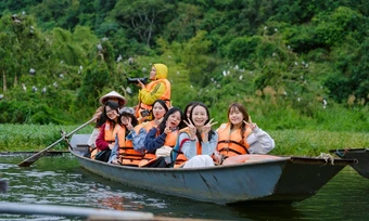 Ngồi thuyền ngắm vùng chim hoang dã lớn nhất miền Bắc
