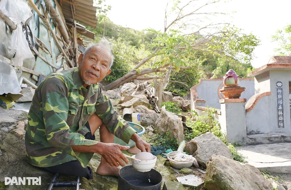 Ngọn núi có hình thù kỳ lạ giữa cánh đồng và truyền thuyết ông khổng lồ Ngọn núi có hình thù kỳ lạ giữa cánh đồng và truyền thuyết ông khổng lồ