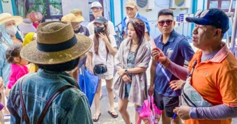 Người dân đảo Cù Lao Chàm đi học cách đón khách chuyên nghiệp