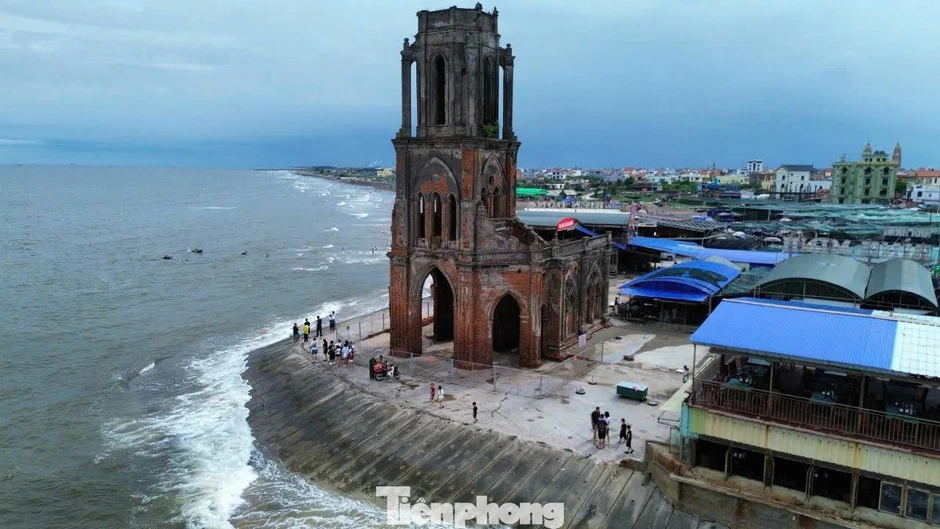 Nhà thờ đổ Hải Lý: Chứng tích biến đổi khí hậu đầu tiên của Việt Nam Nhà thờ đổ Hải Lý: Chứng tích biến đổi khí hậu đầu tiên của Việt Nam