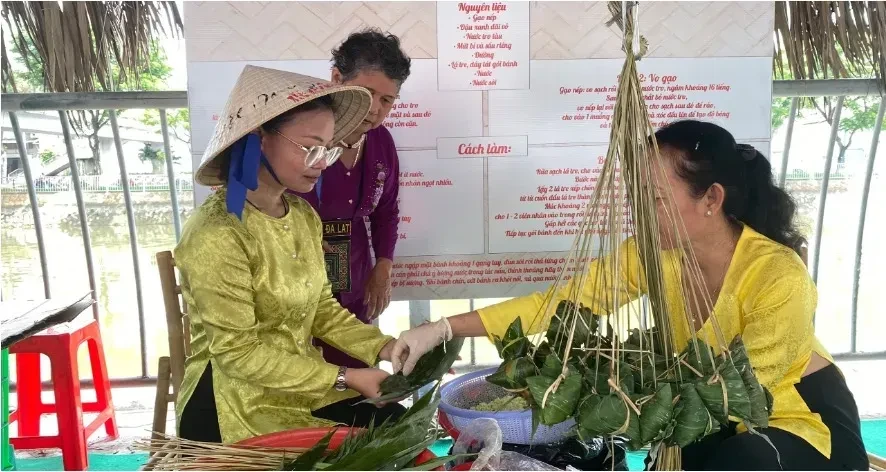 Nhiều hoạt động hấp dẫn tại Tuần lễ trái cây Trên bến dưới thuyền Nhiều hoạt động hấp dẫn tại Tuần lễ trái cây Trên bến dưới thuyền