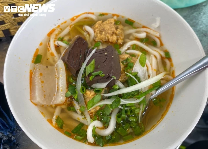 Những quán ăn giá rẻ hấp dẫn tại trung tâm Thành phố Huế Những quán ăn giá rẻ hấp dẫn tại trung tâm Thành phố Huế