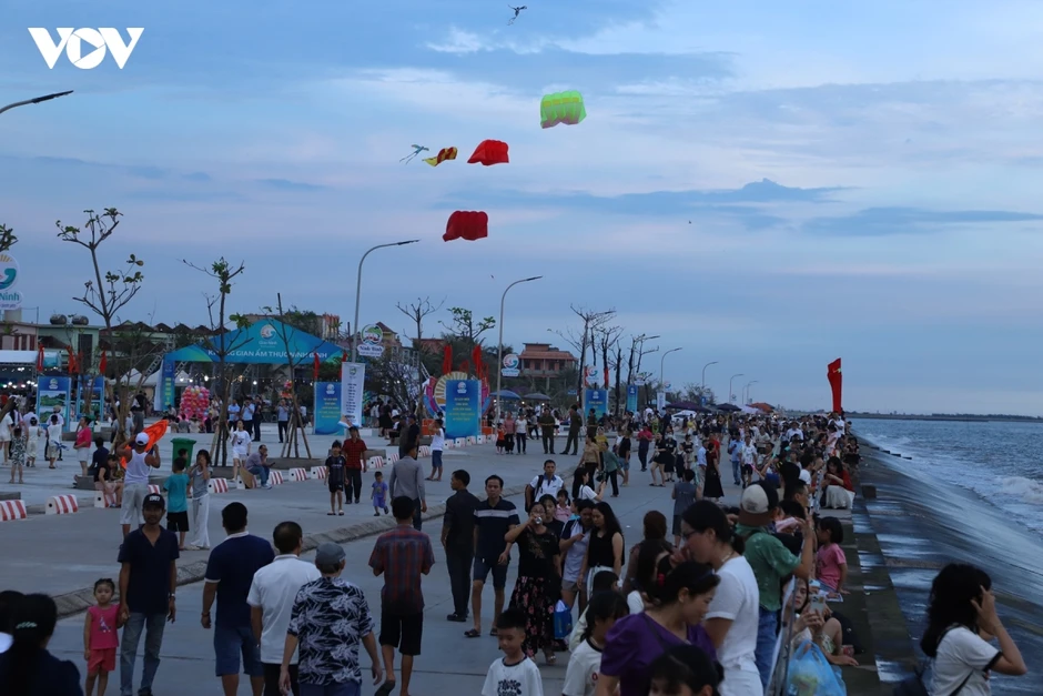 Ninh Bình đón gần 20 triệu lượt khách, thu hơn 20.600 tỷ đồng 8 tháng Ninh Bình đón gần 20 triệu lượt khách, thu hơn 20.600 tỷ đồng 8 tháng