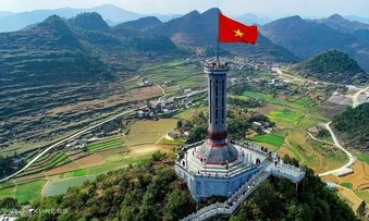 Nơi nào ở Việt Nam một con gà gáy ba nước cùng nghe?