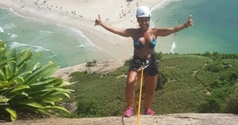 Nữ du khách Brazil mải xịt thuốc, trượt chân rơi xuống vực sâu 30m tử vong