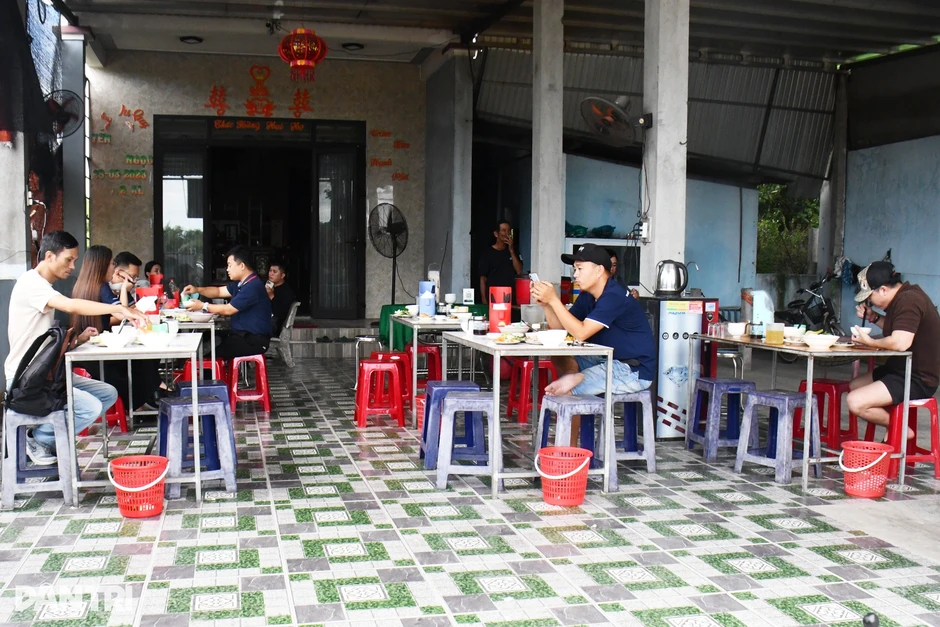 Phần cơm giá 35.000 đồng gây tranh cãi... vì quá rẻ Phần cơm giá 35.000 đồng gây tranh cãi... vì quá rẻ