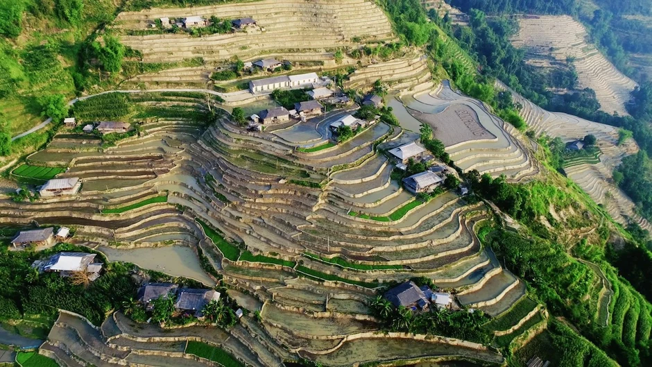 Phát hiện dân tộc La Chí có Tết tháng Bảy và ruộng bậc thang đẹp nhất thế giới Phát hiện dân tộc La Chí có Tết tháng Bảy và ruộng bậc thang đẹp nhất thế giới